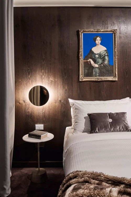 睡進(jìn)藝術(shù)里 揭秘非常規(guī)畫廊酒店，每個(gè)房間都是一場(chǎng)舞臺(tái)藝術(shù)策劃